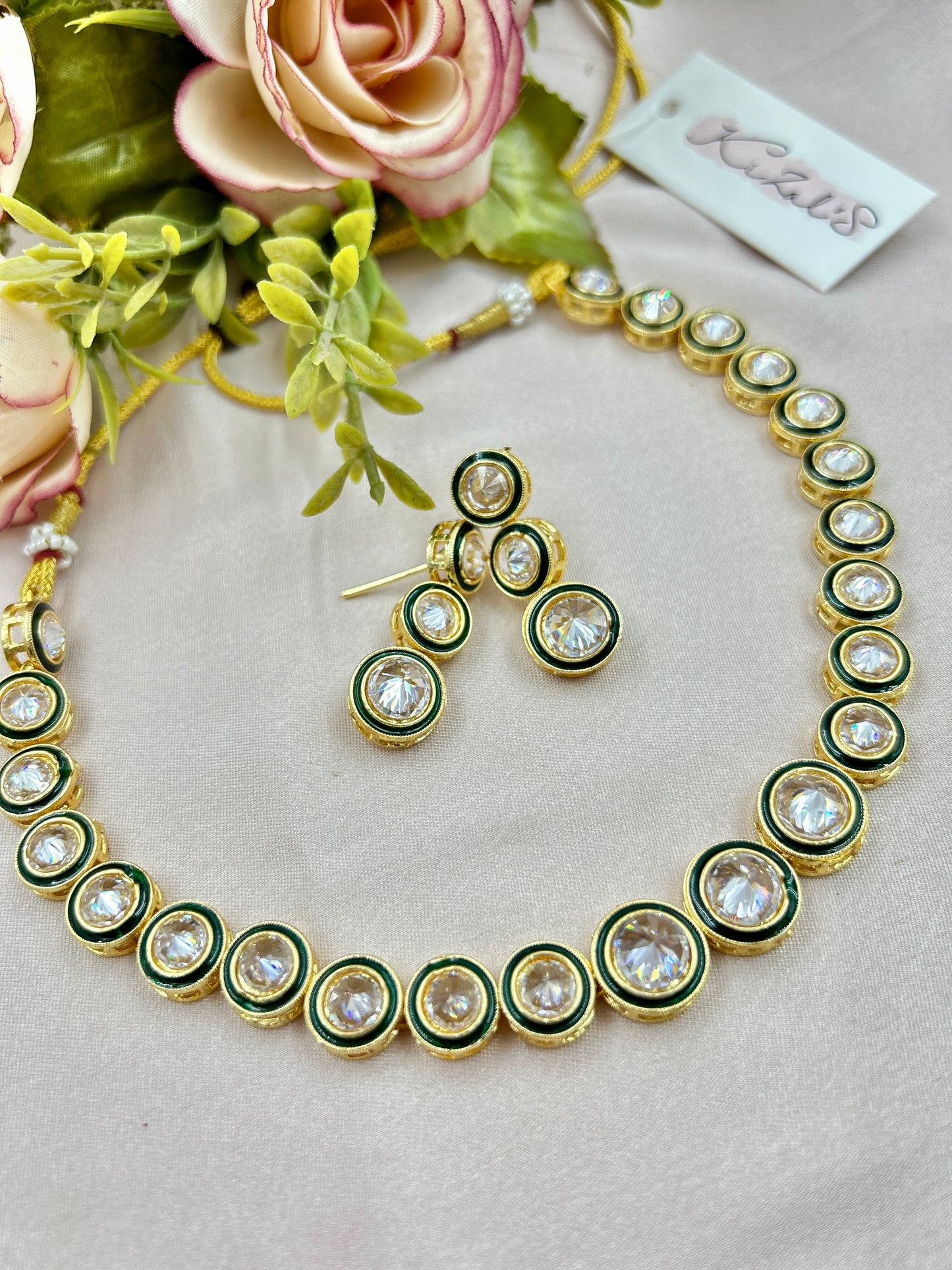 Meena Single Line Kundan Set : Gold