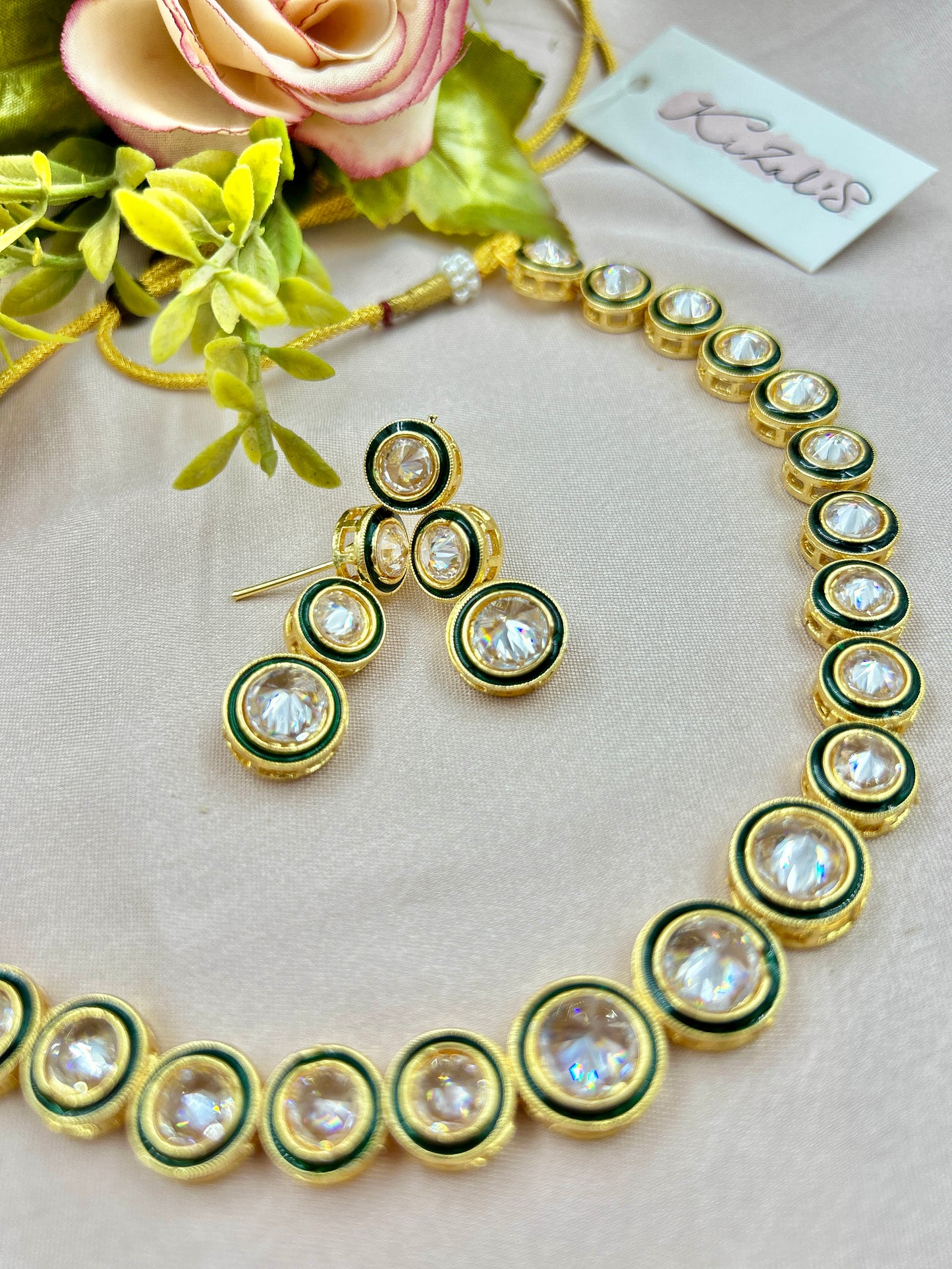 Meena Single Line Kundan Set : Gold