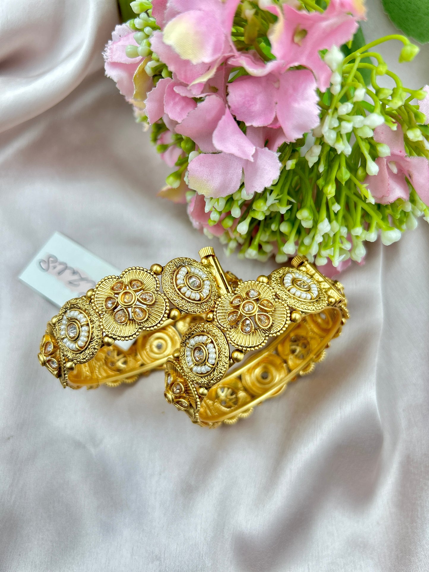 Kamini Kada Pair : White(Screw Openable Bangle)