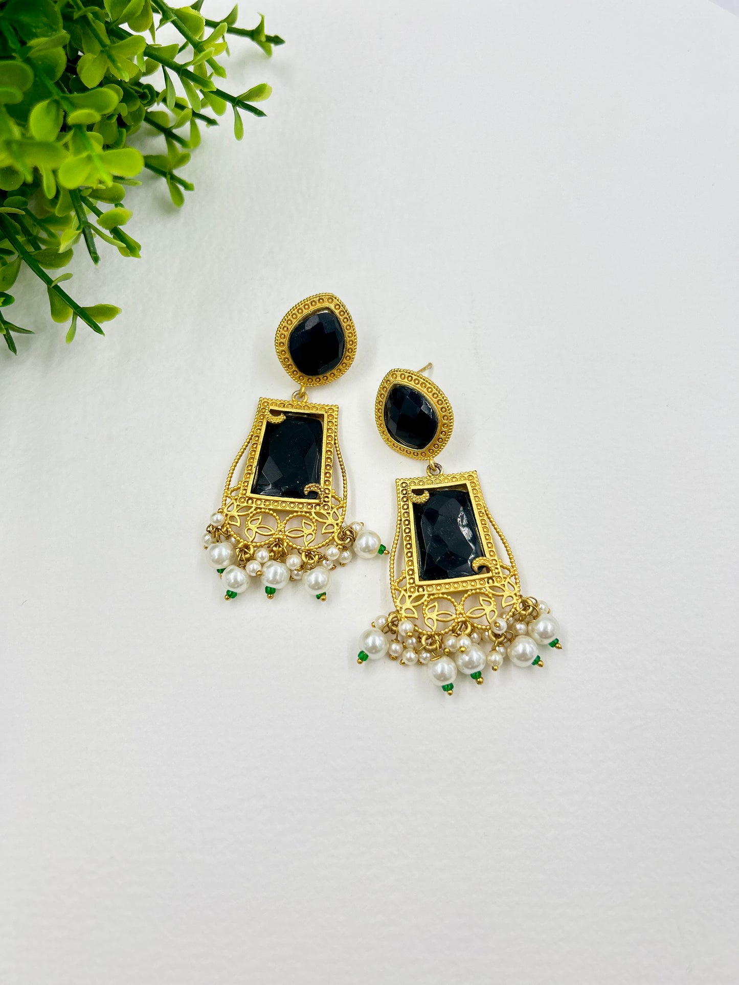 Mira Earrings : Black