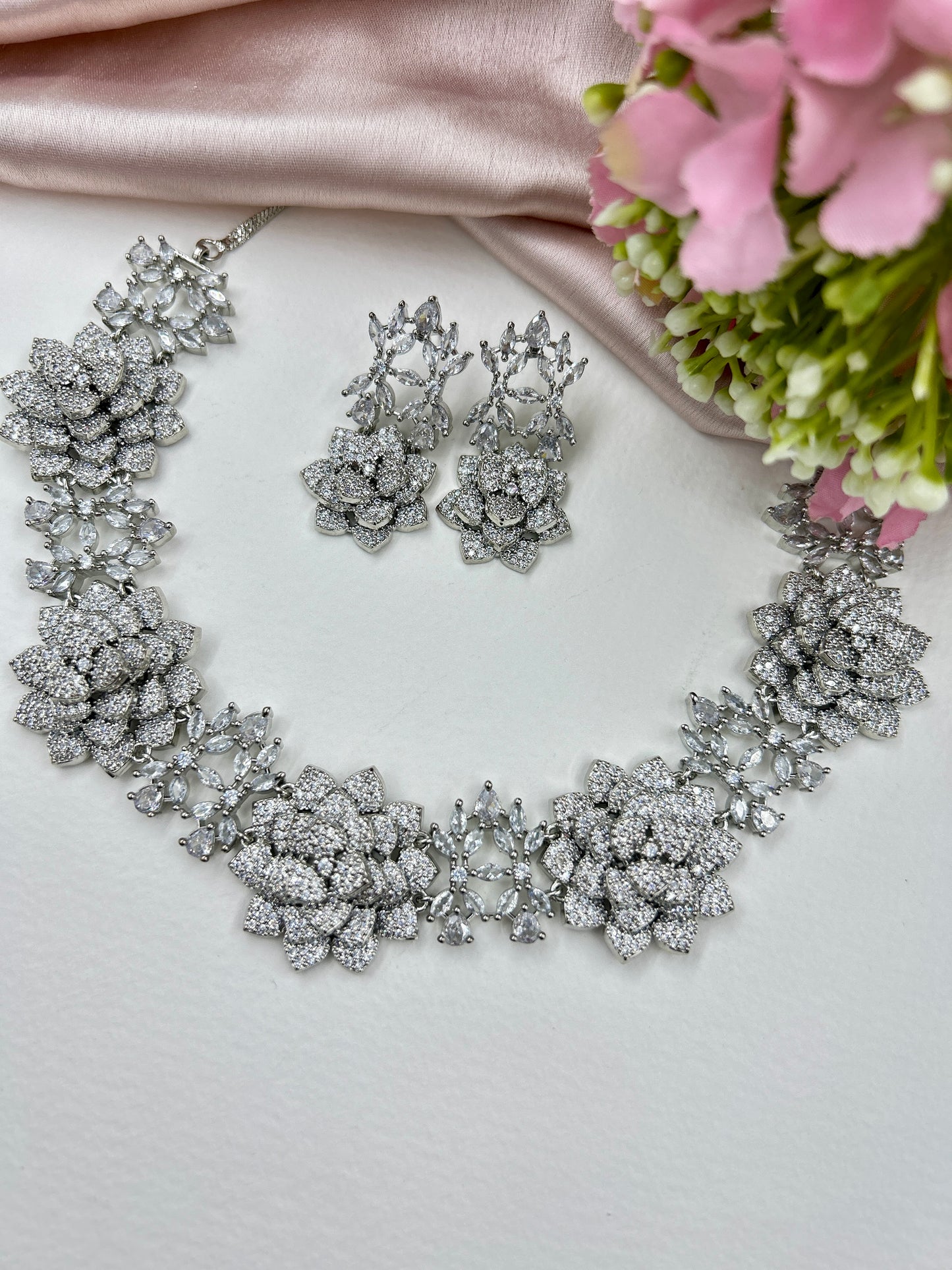 Rosette AD Necklace : Clear