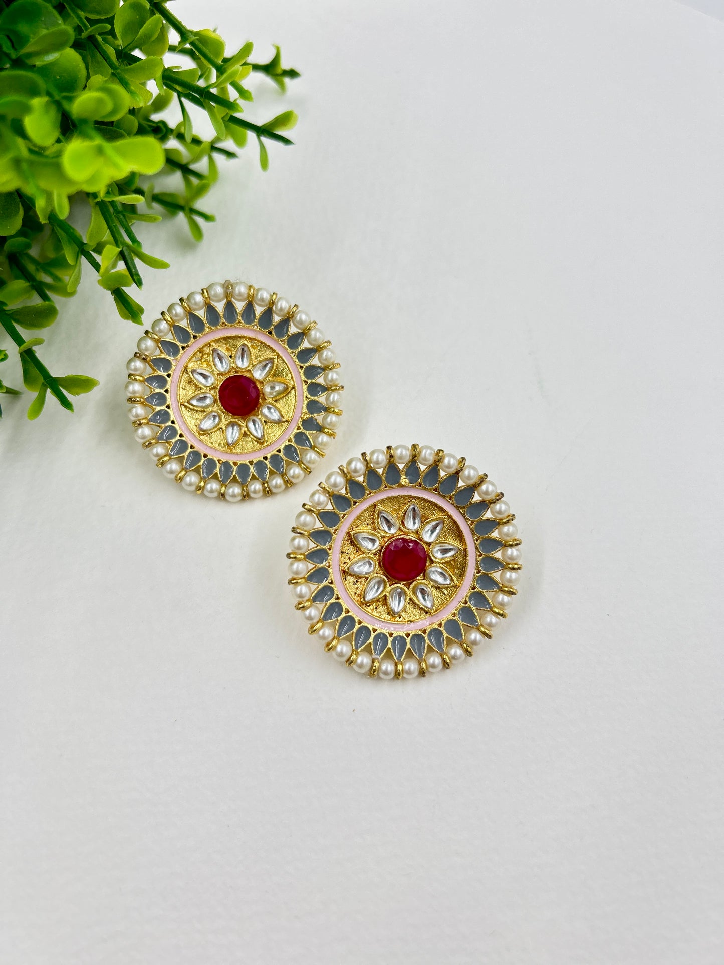 Rani Studs : Grey
