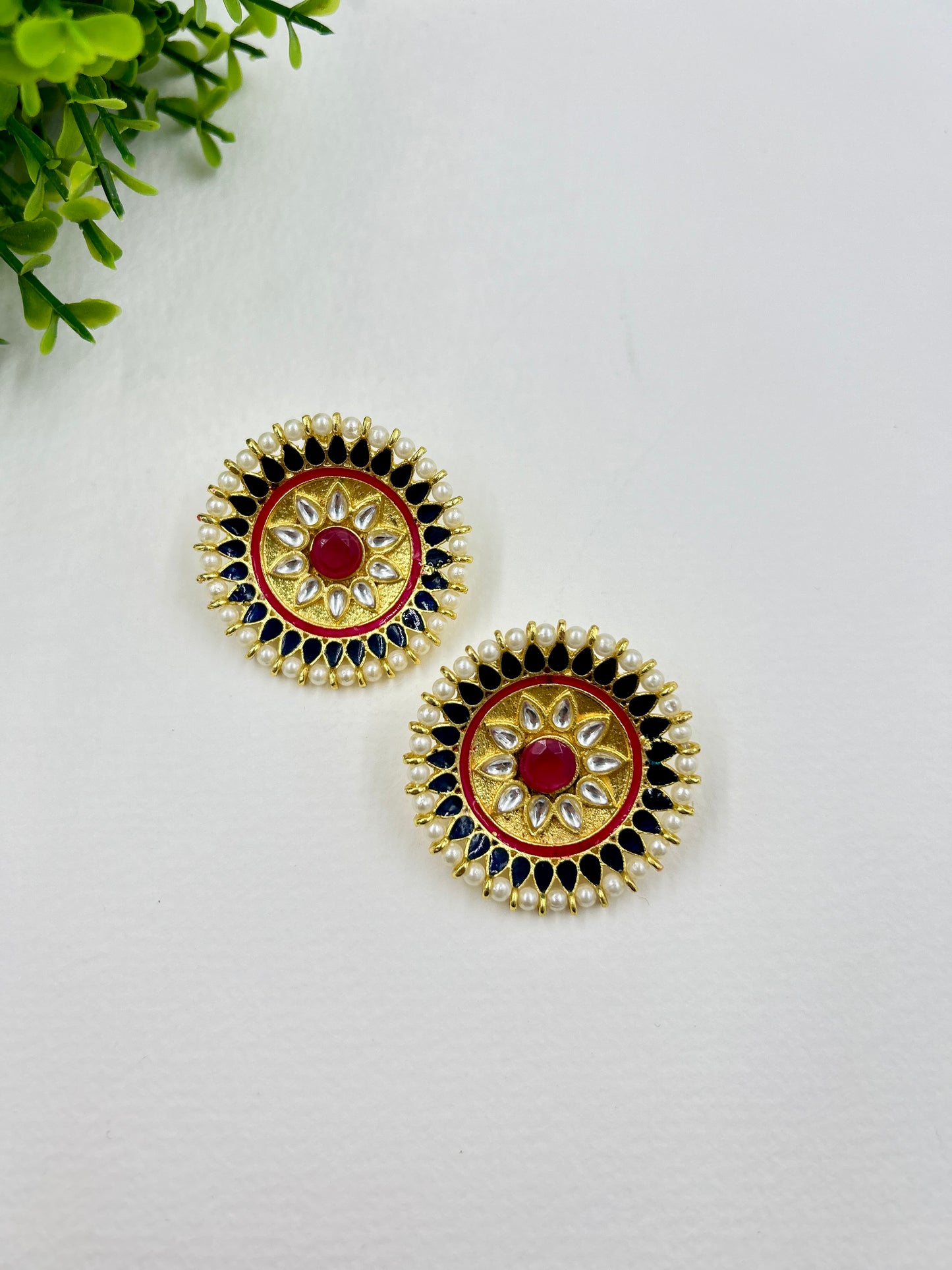 Rani Studs : Black