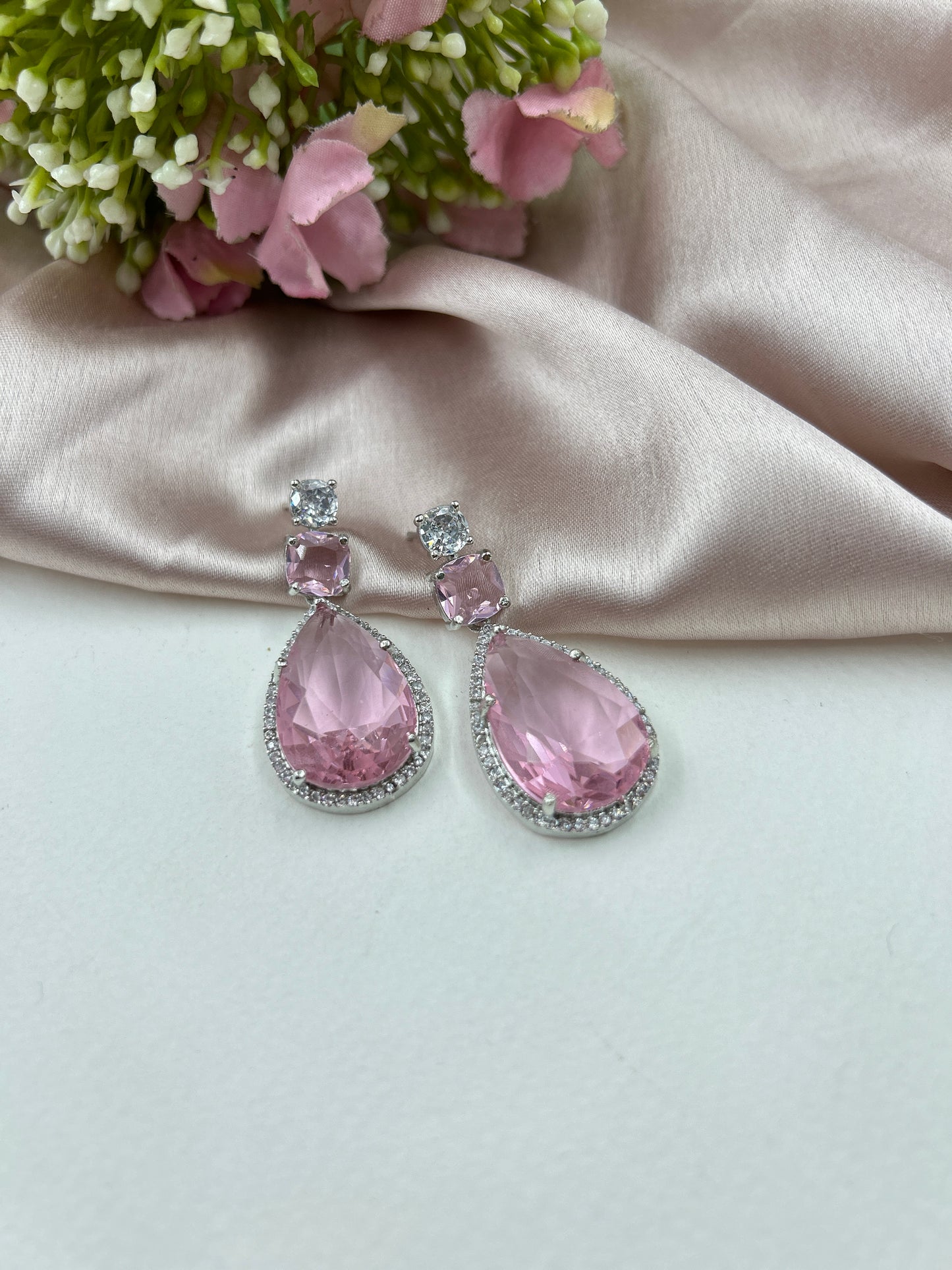 Shyla Earrings : Pink