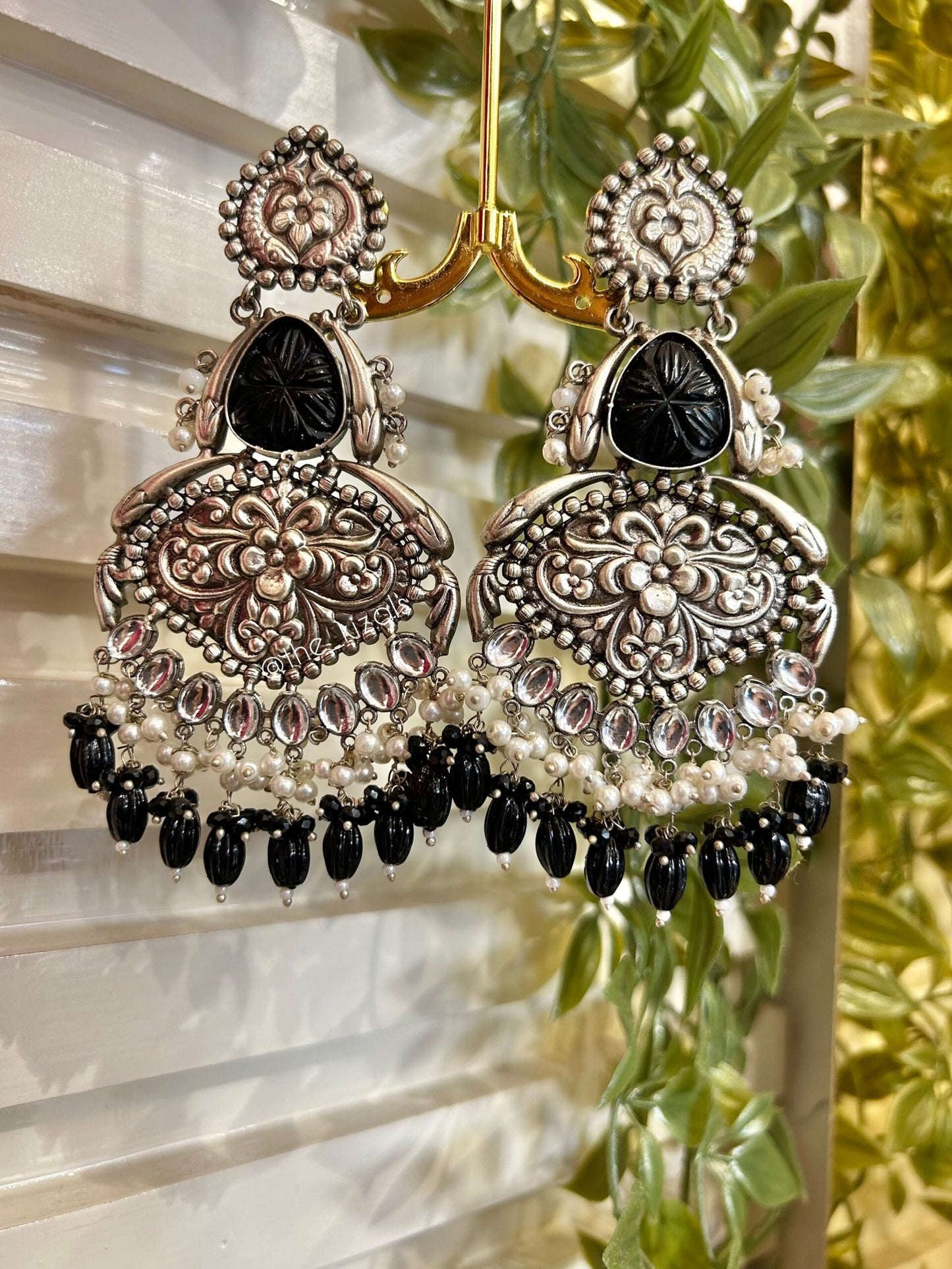Aarzoo: Earrings - Black