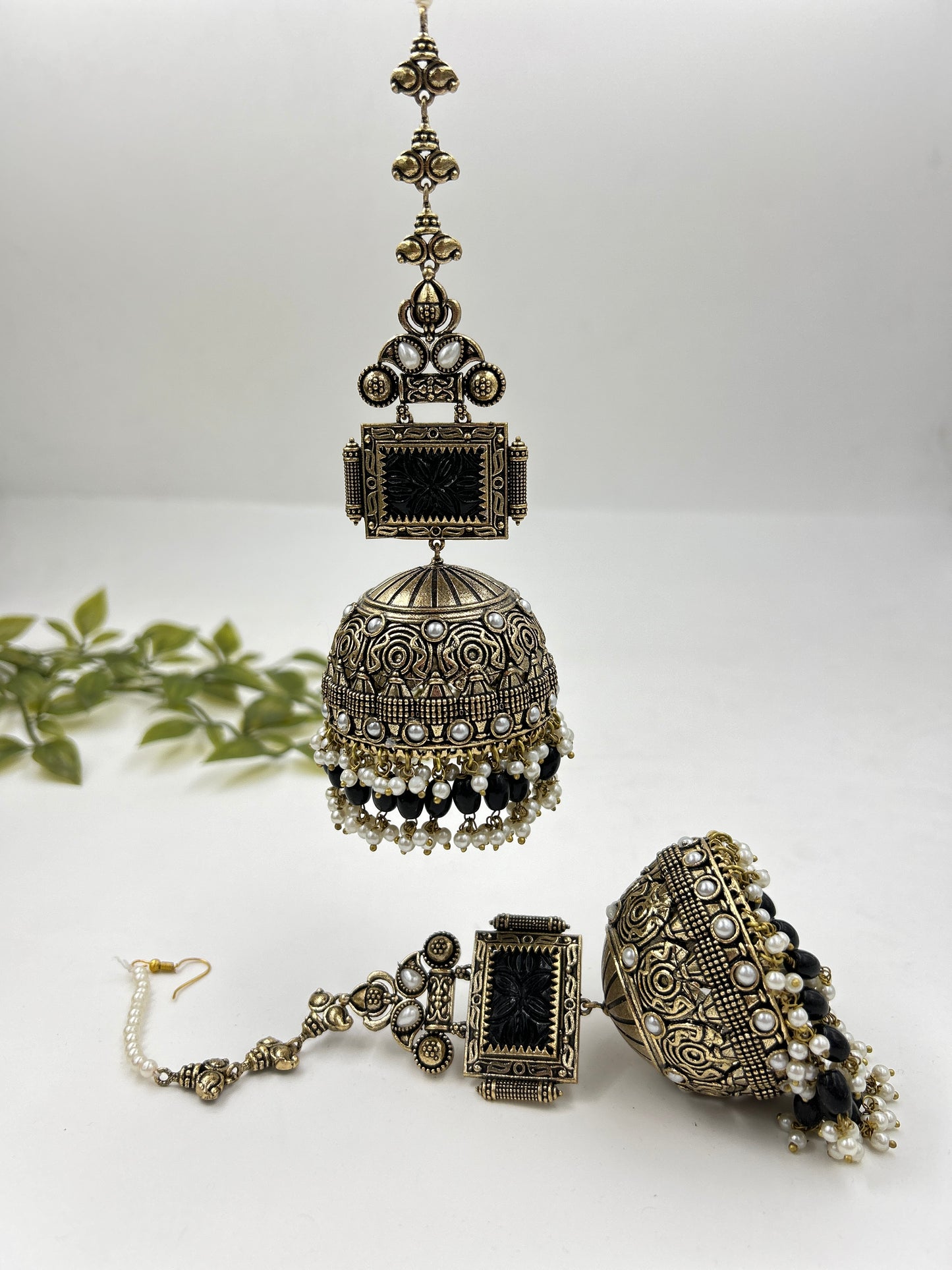 Jhoomer Jumbo Jhumka : Black