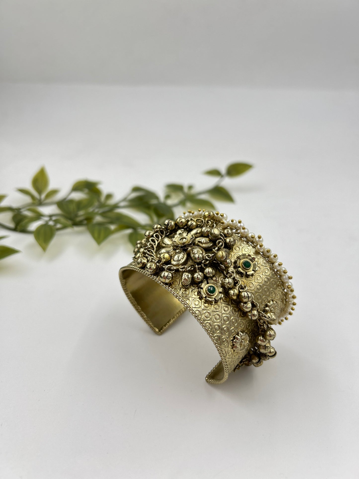 Jhumroo Traditional Cuff : Antique Gold/Mehendi