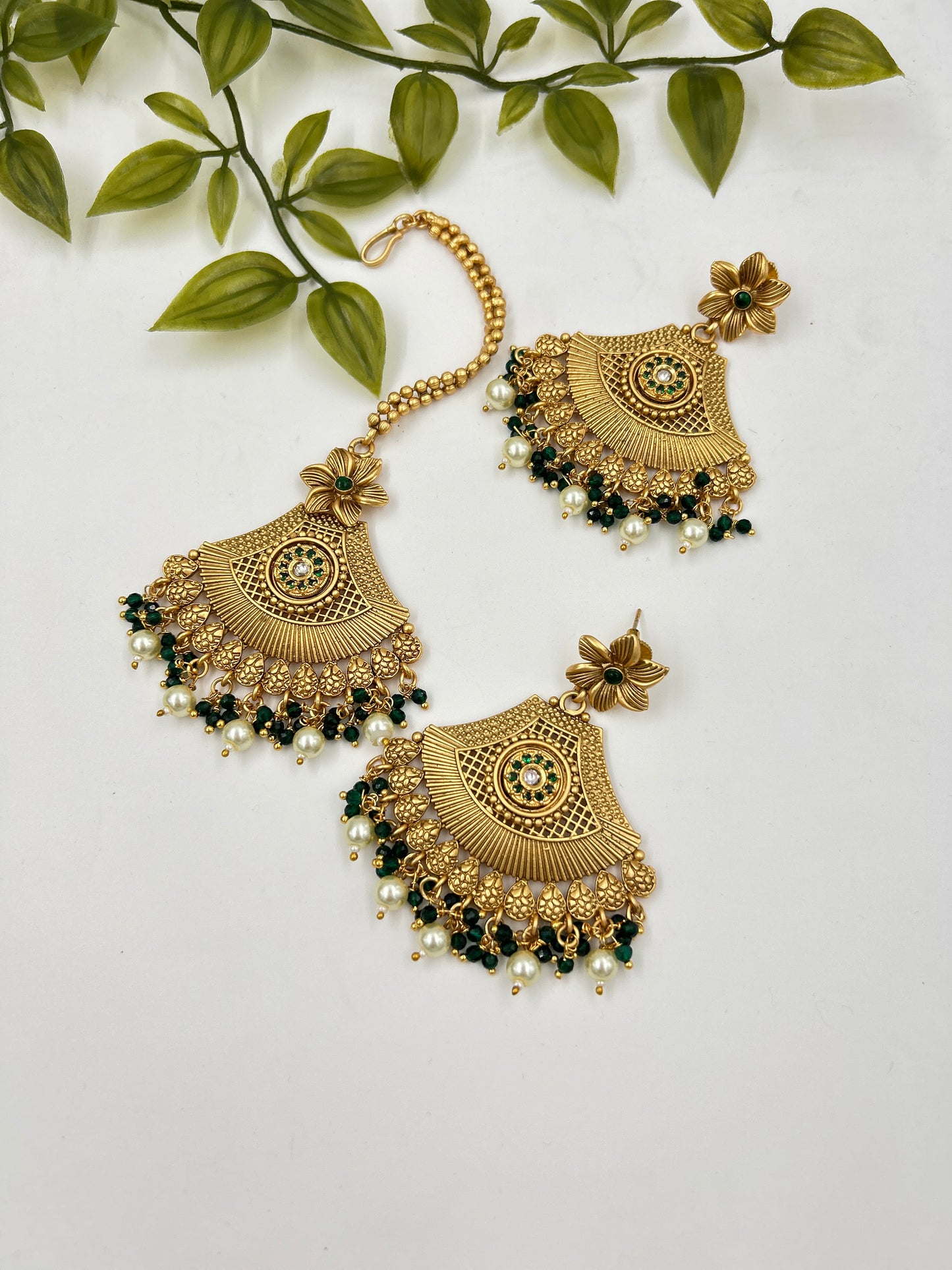 Aaradhna Gold Teeka Set : Green