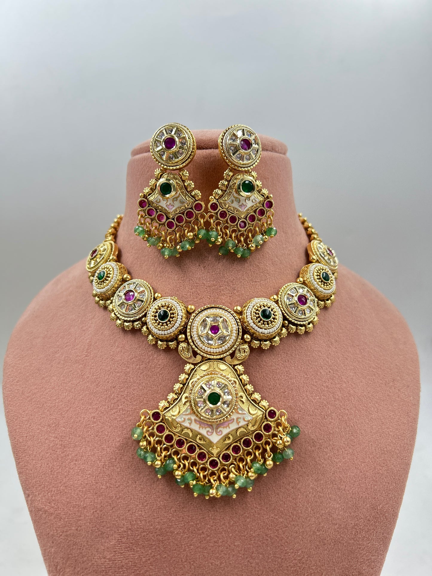 Veenita Gold Antique Necklace : RubyMint