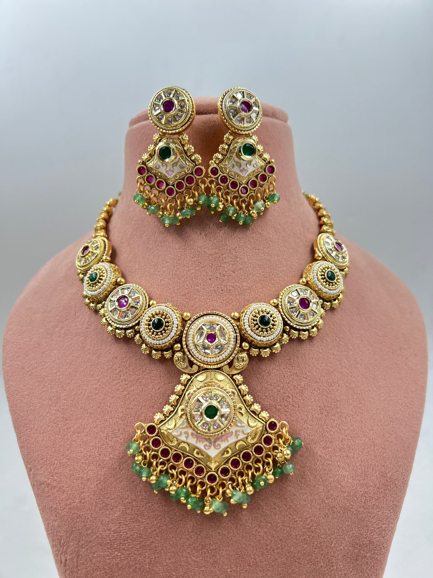 Veenita Gold Antique Necklace : RubyMint