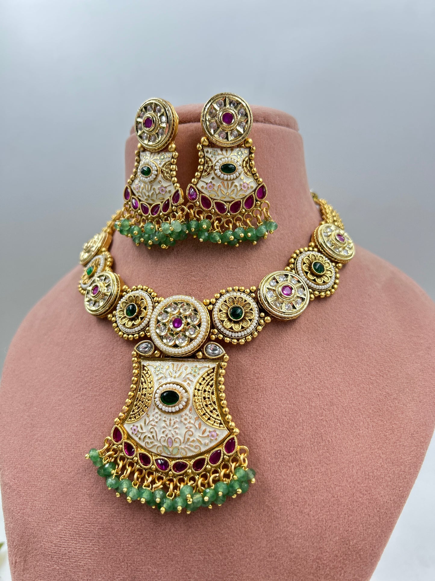 Wamiqa Gold Antique Necklace : RubyMint