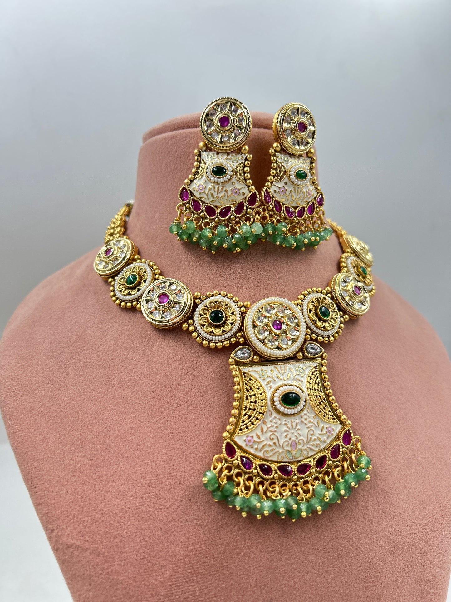 Wamiqa Gold Antique Necklace : RubyMint