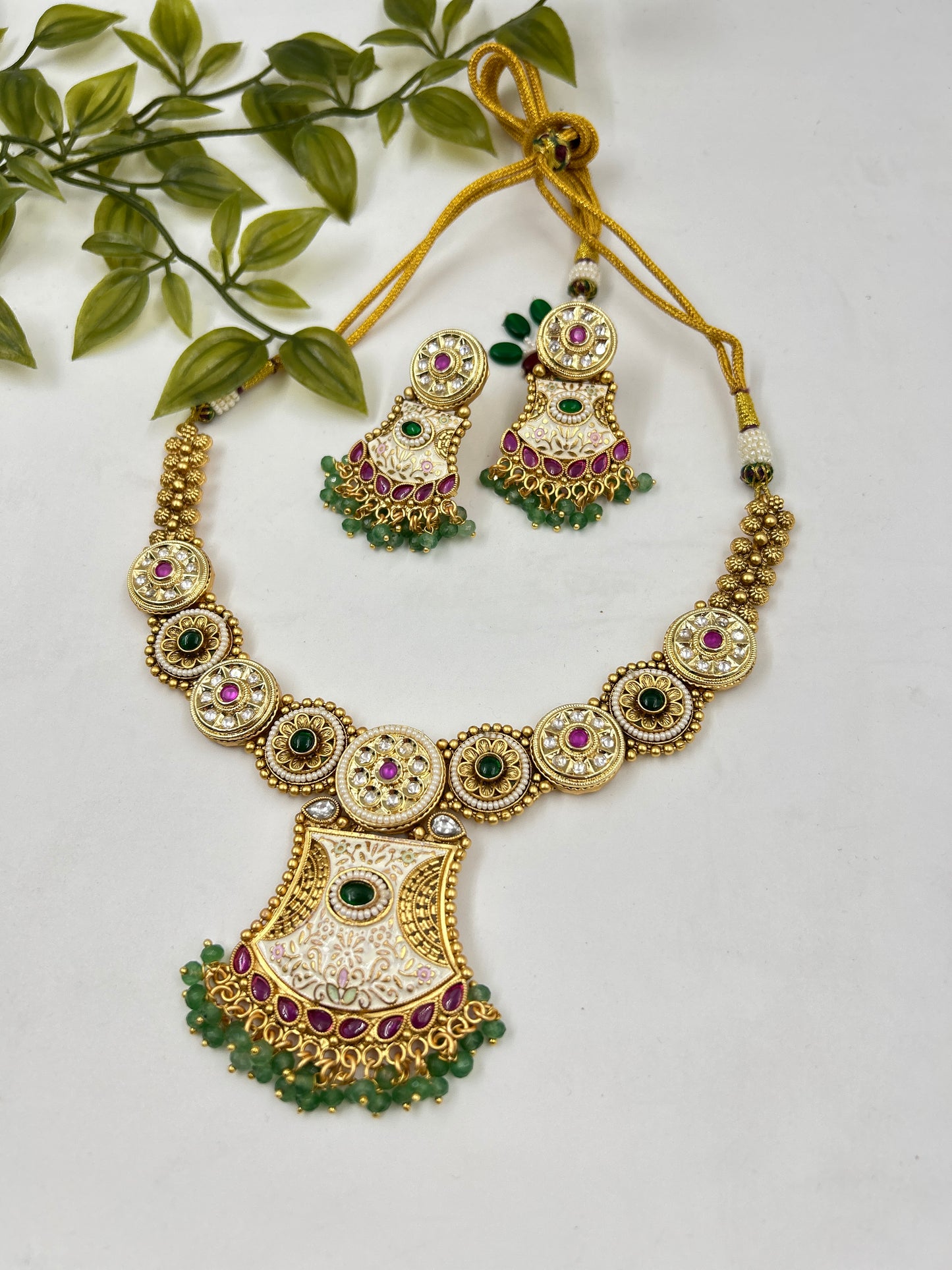 Wamiqa Gold Antique Necklace : RubyMint