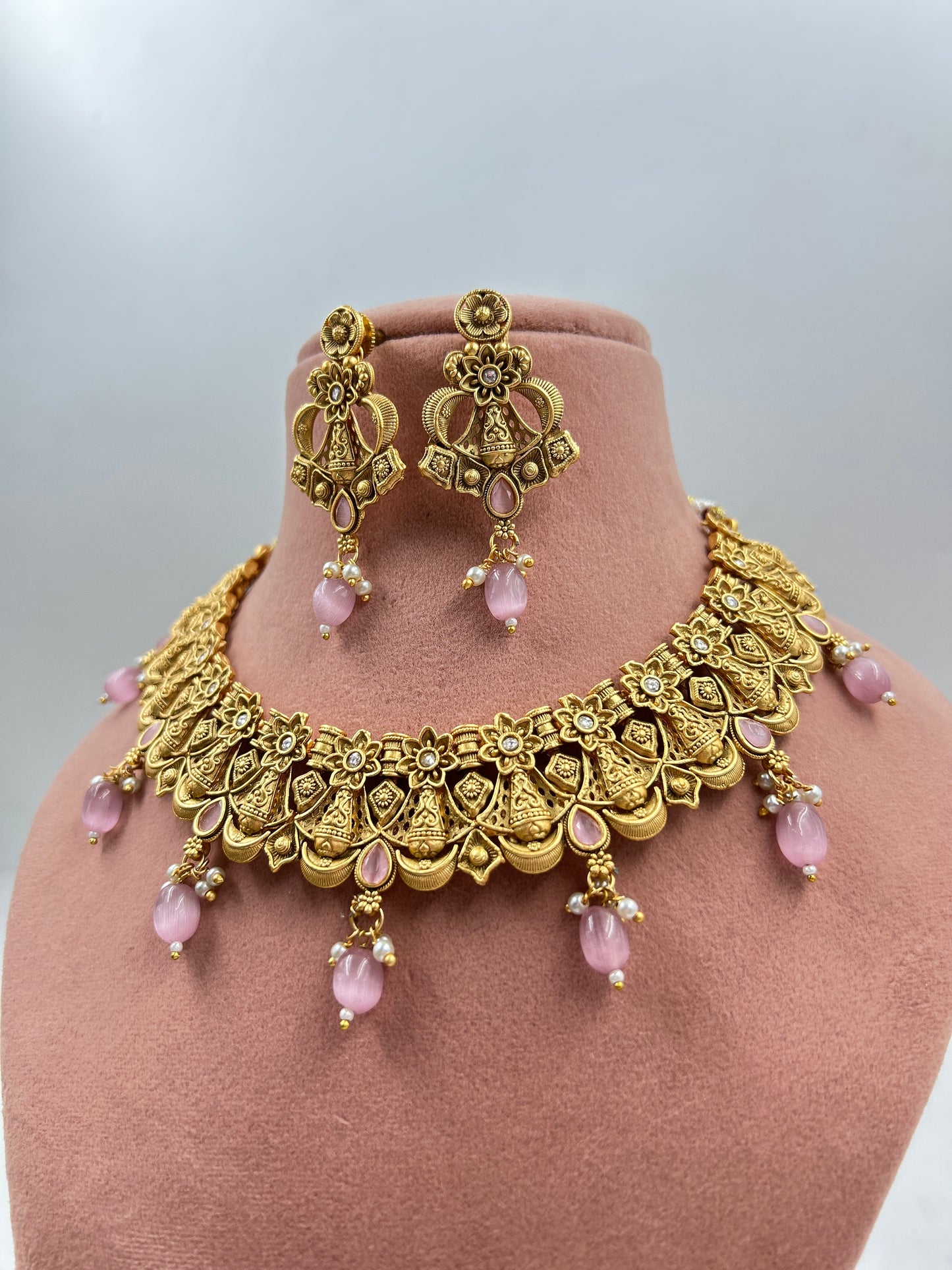 Sunaina Gold Necklace : Pink
