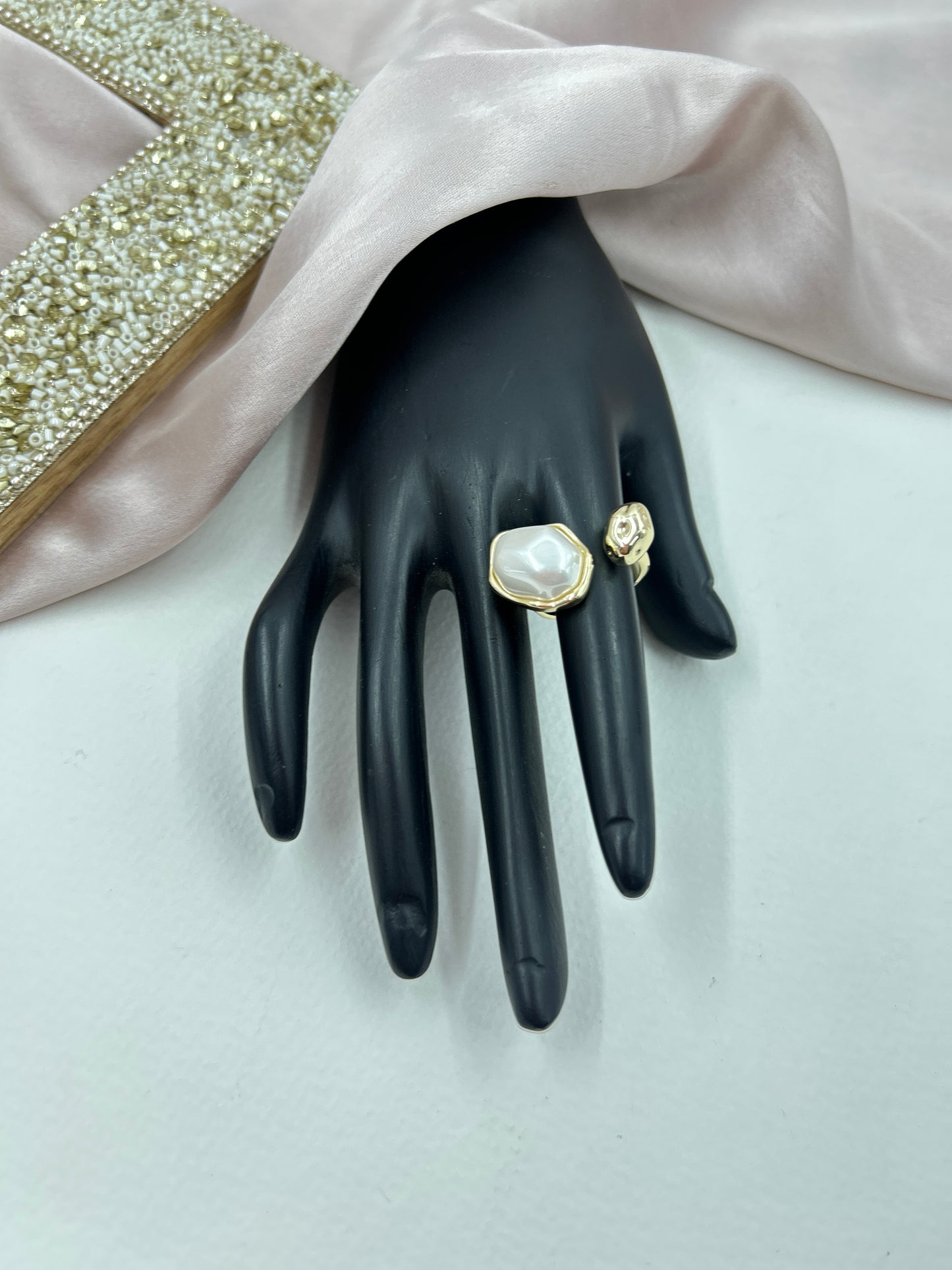 Luca Pearl Ring : 18K Gold Plated