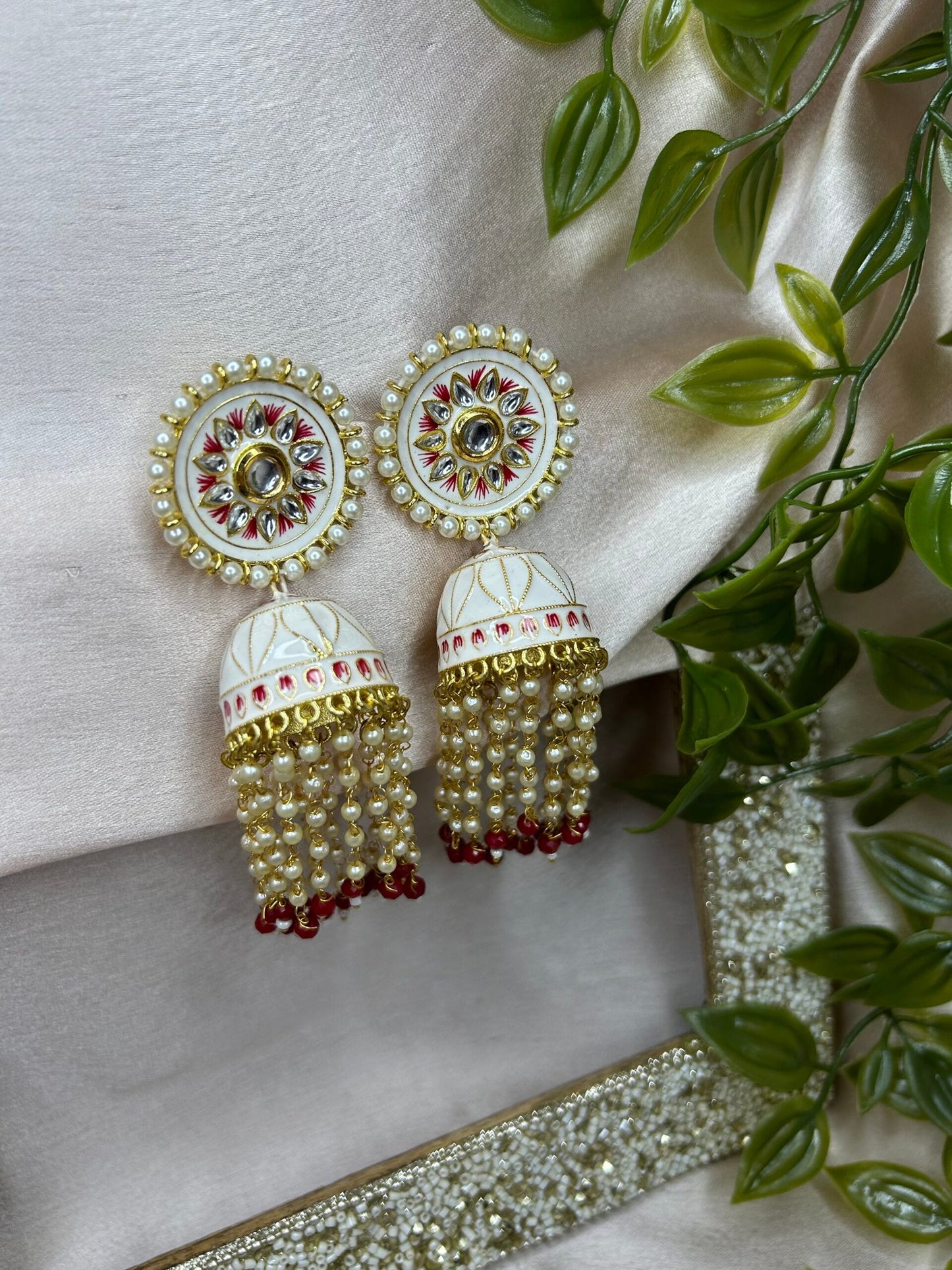 Mahi: Jhumki - White