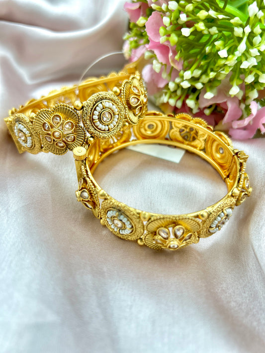 Kamini Kada Pair : White(Screw Openable Bangle)