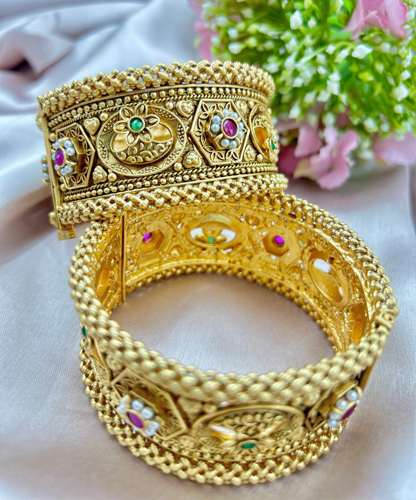Samantha Kada Pair : Screw Opening Mechanism