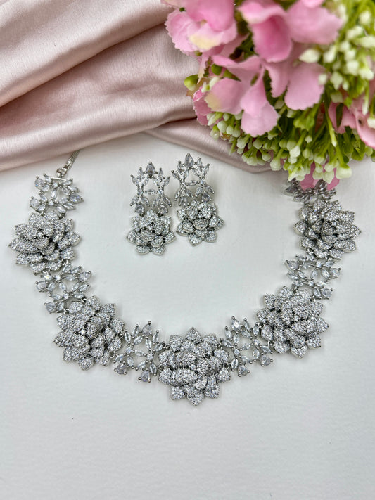 Rosette AD Necklace : Clear