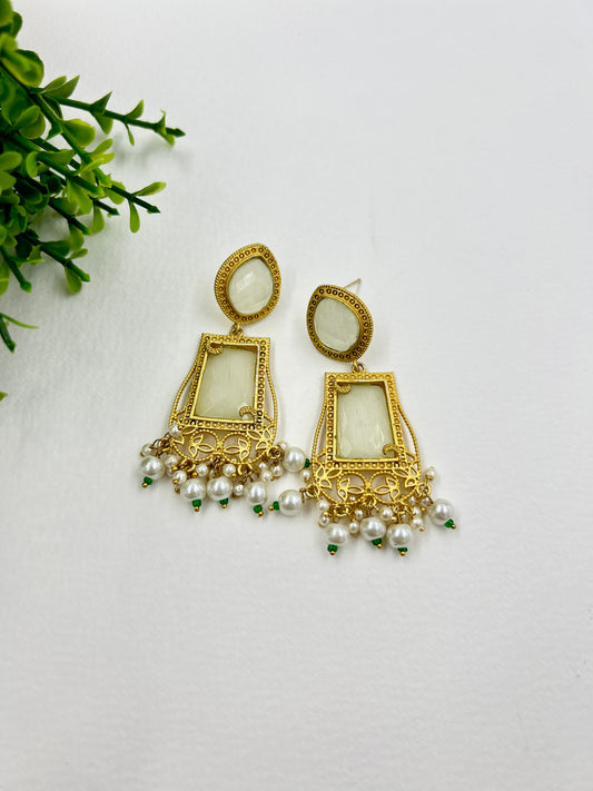 Mira Earrings : White