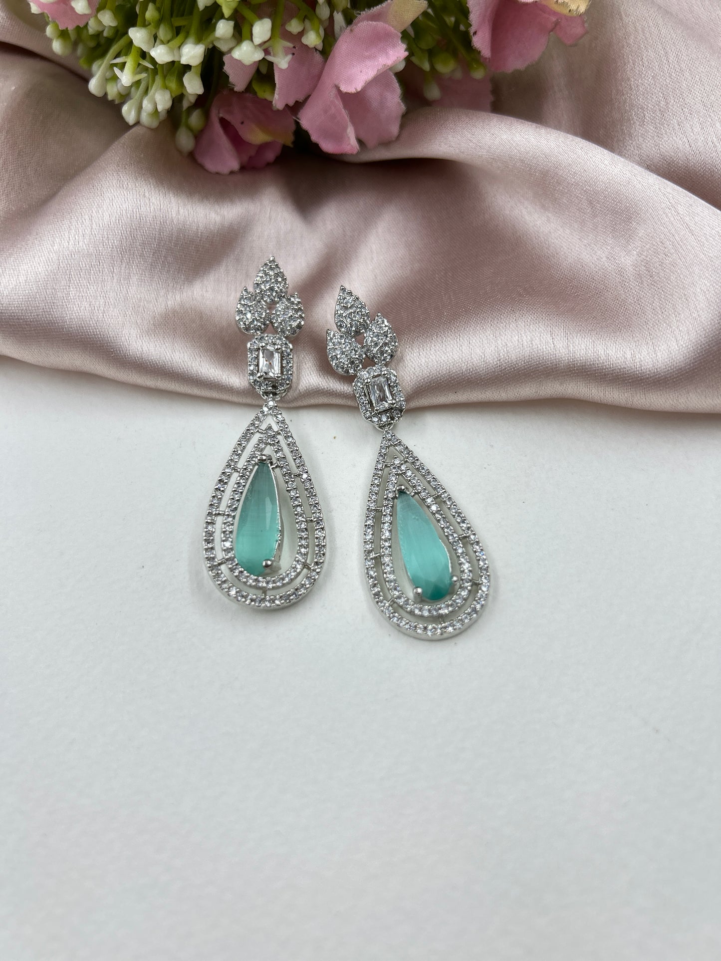 Shiela Earrings : Mint
