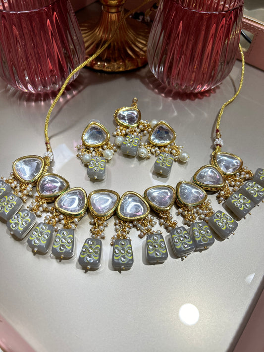 Kavya Neck Set : Grey