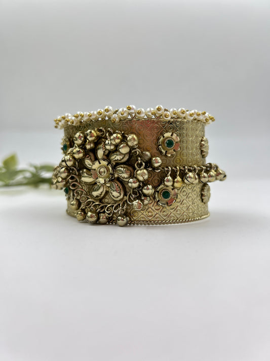 Jhumroo Traditional Cuff : Antique Gold/Mehendi