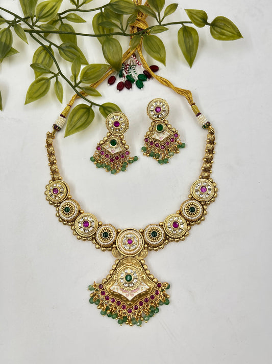 Veenita Gold Antique Necklace : RubyMint