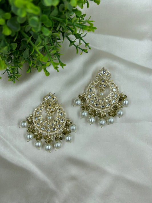 Vaanya Earrings - Olive