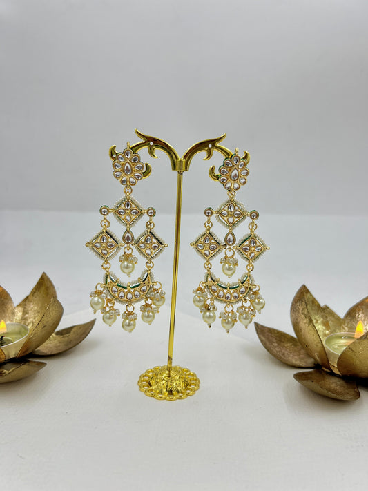 Benazir Earrings : Pearl