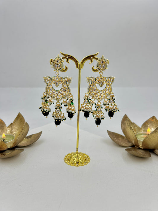 Anahita Earrings : Black